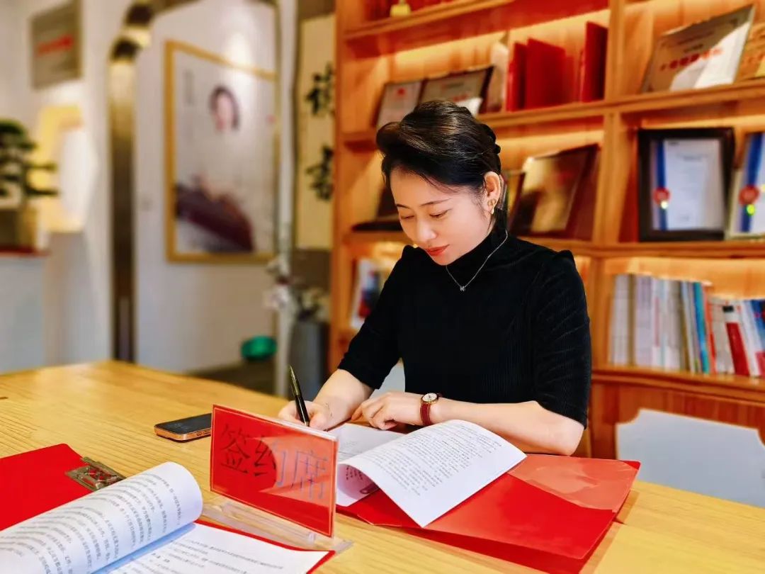 陈思思艺术学校【格林校区】——乐高和少儿编程课程正式与我校签约成功入驻