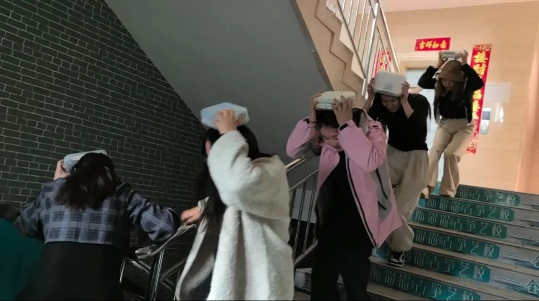 陈思思艺术学校——地震防灾演练