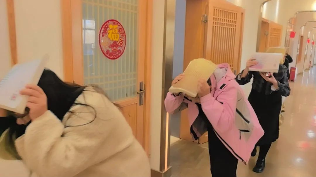 陈思思艺术学校——地震防灾演练
